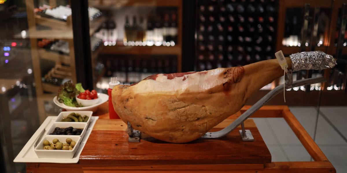 por donde empezar a cortar el jamon